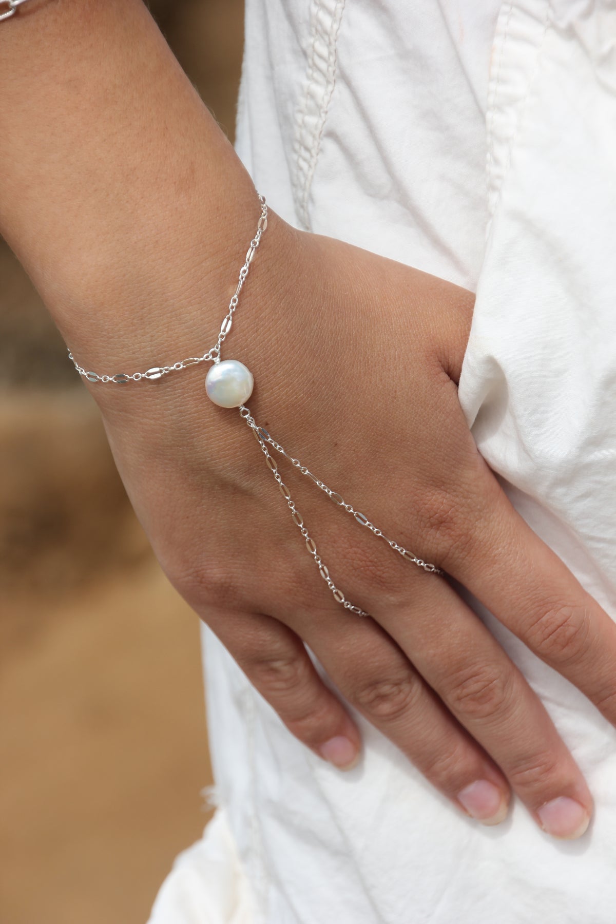 Perla hand chain