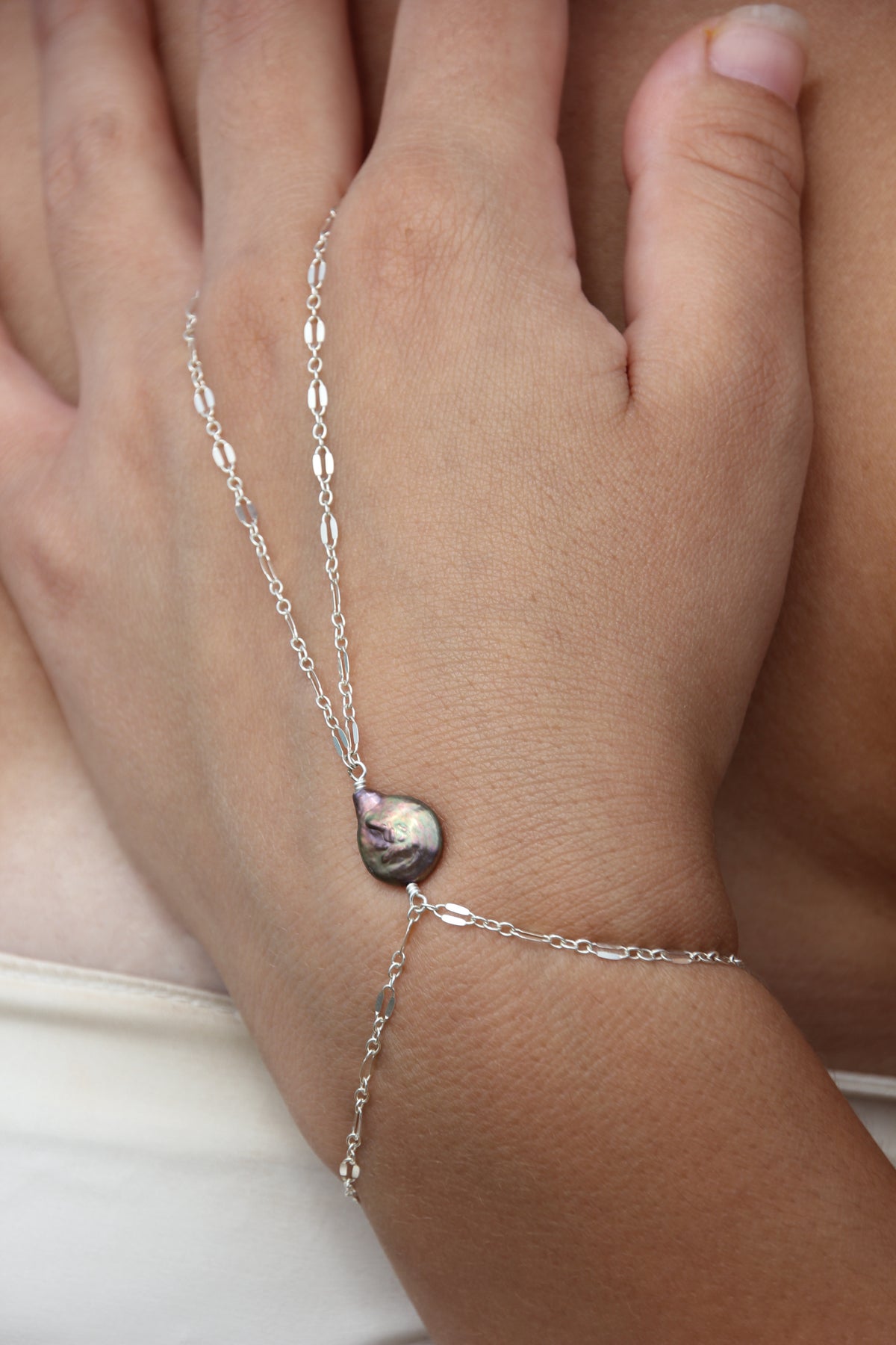 Twilight hand chain