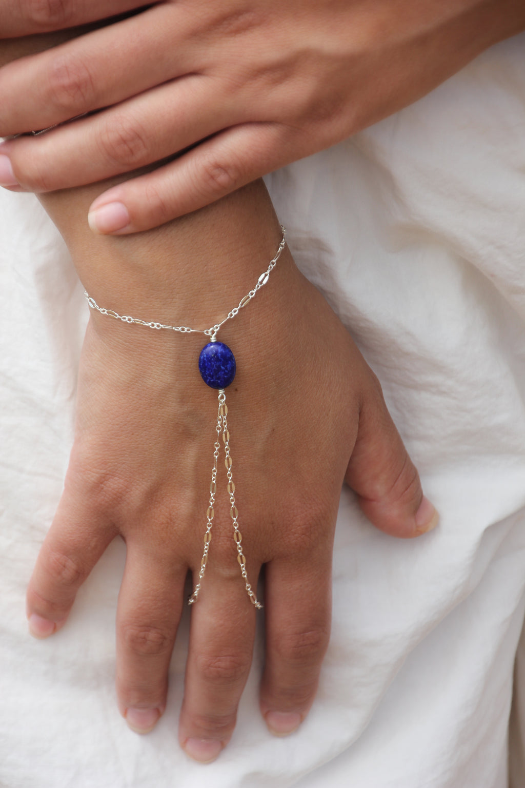 Azul hand chain