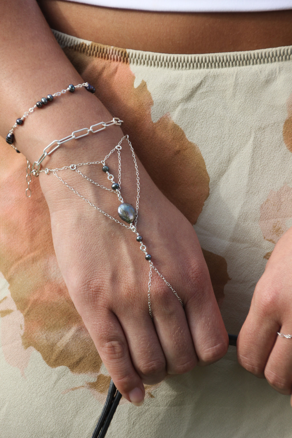 Eclipse hand chain