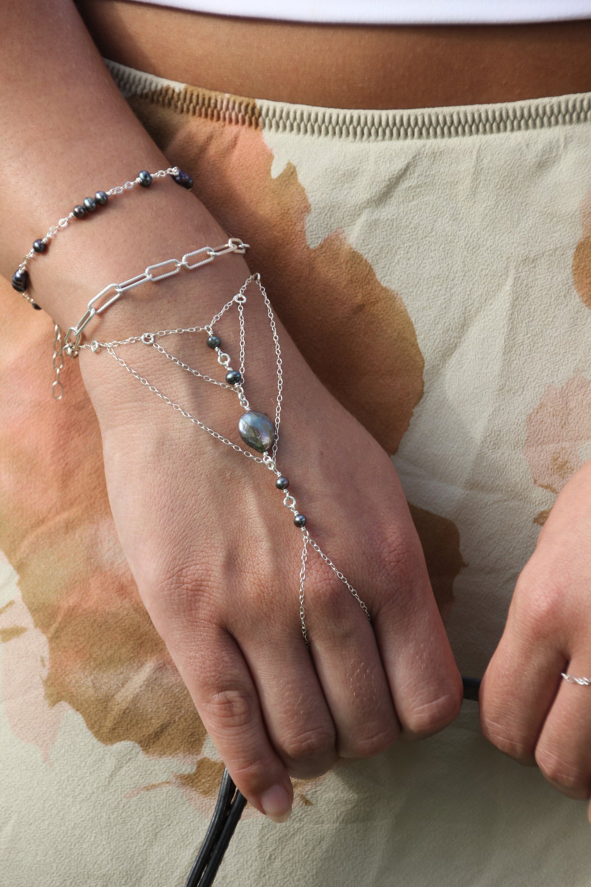 Eclipse hand chain