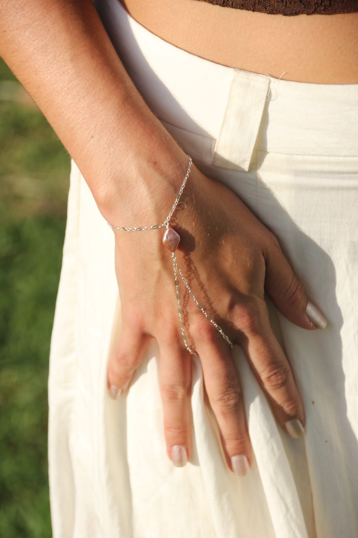 Rosa hand chain
