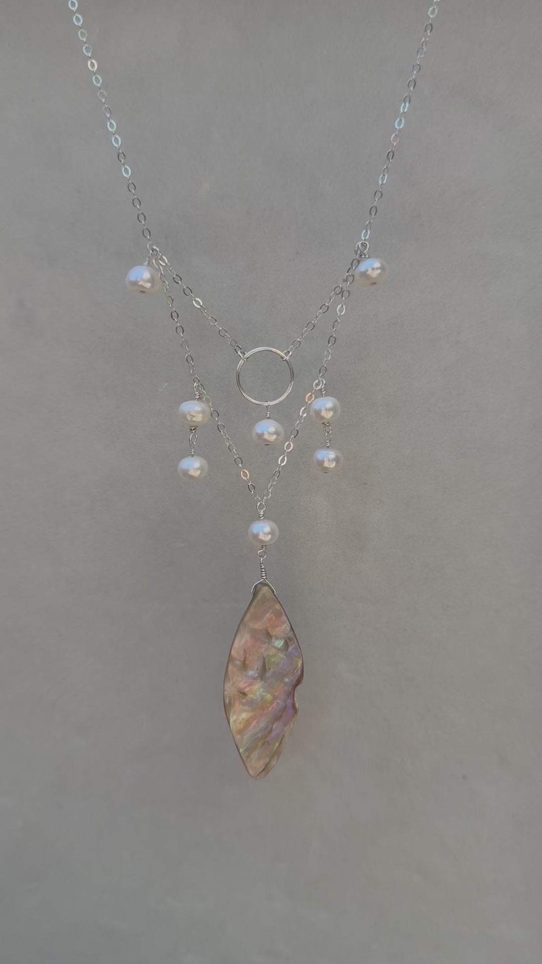 La perla necklace
